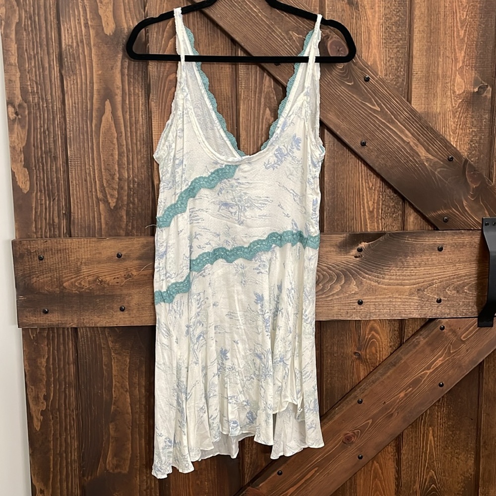 NWOT - FP Intimately Slip My Mind Printed Trapeze P2P: 19” Minor flaw - Picture 7 of 10